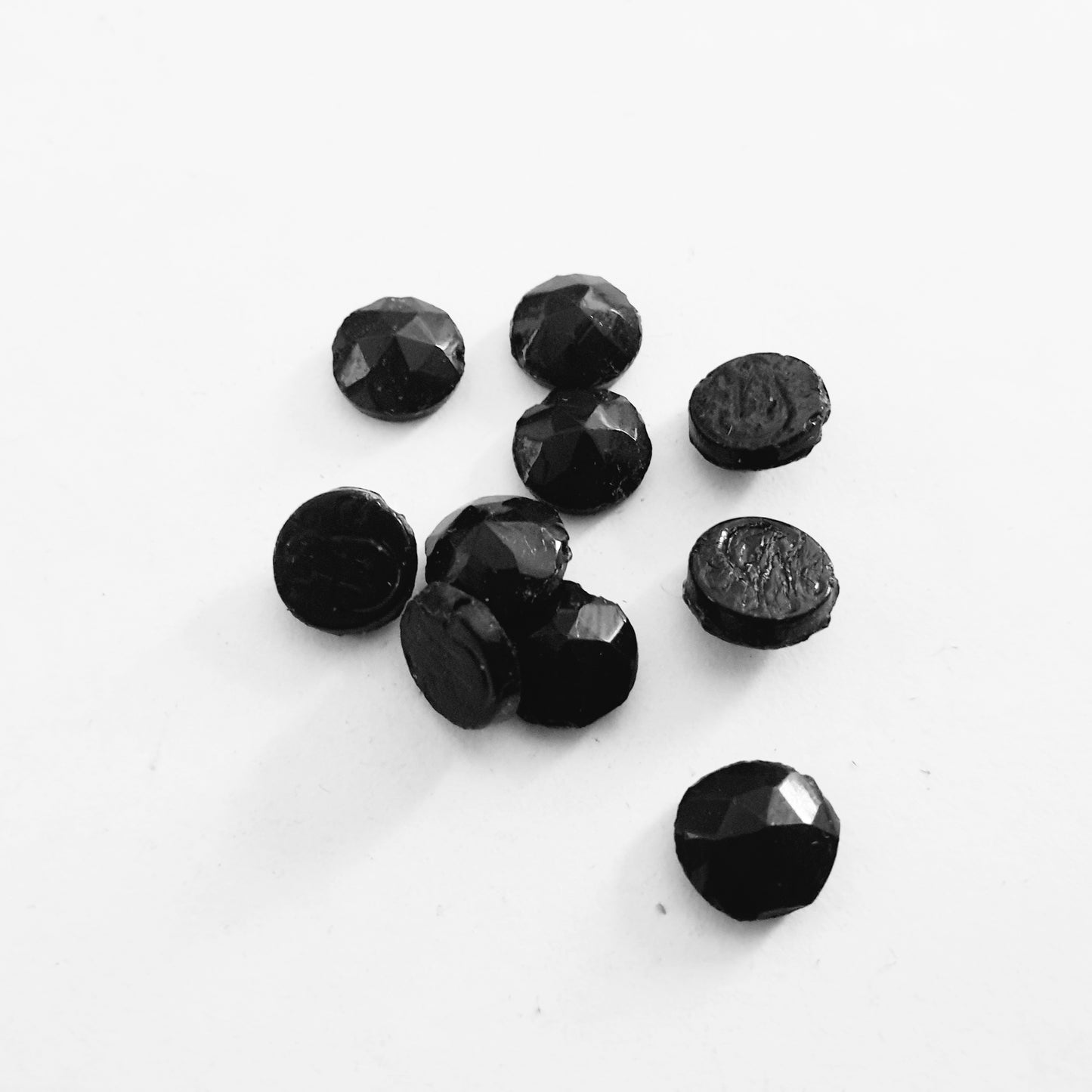 French Jet Flat Stone Single Hole Round 8mm
