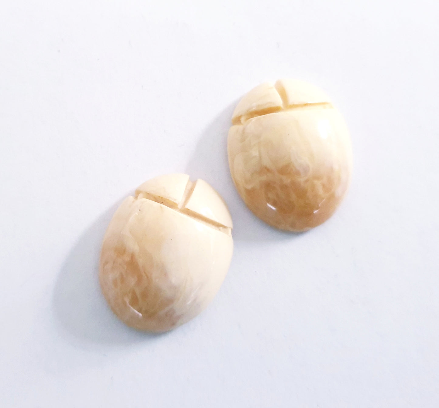 Flatback Celluloid Scarab Beetle 25x20mm Cream