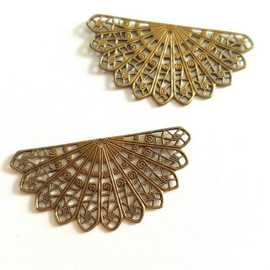 Filigree Pointed Fan Antique Brass With Hole 45mm