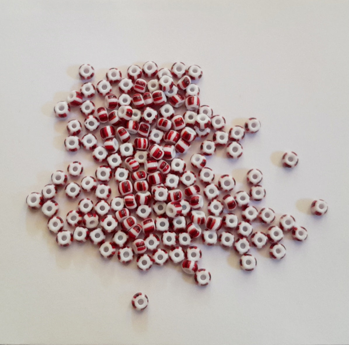 Czech Seed Beads Striped 6 0 Black and Red on White | 4mm