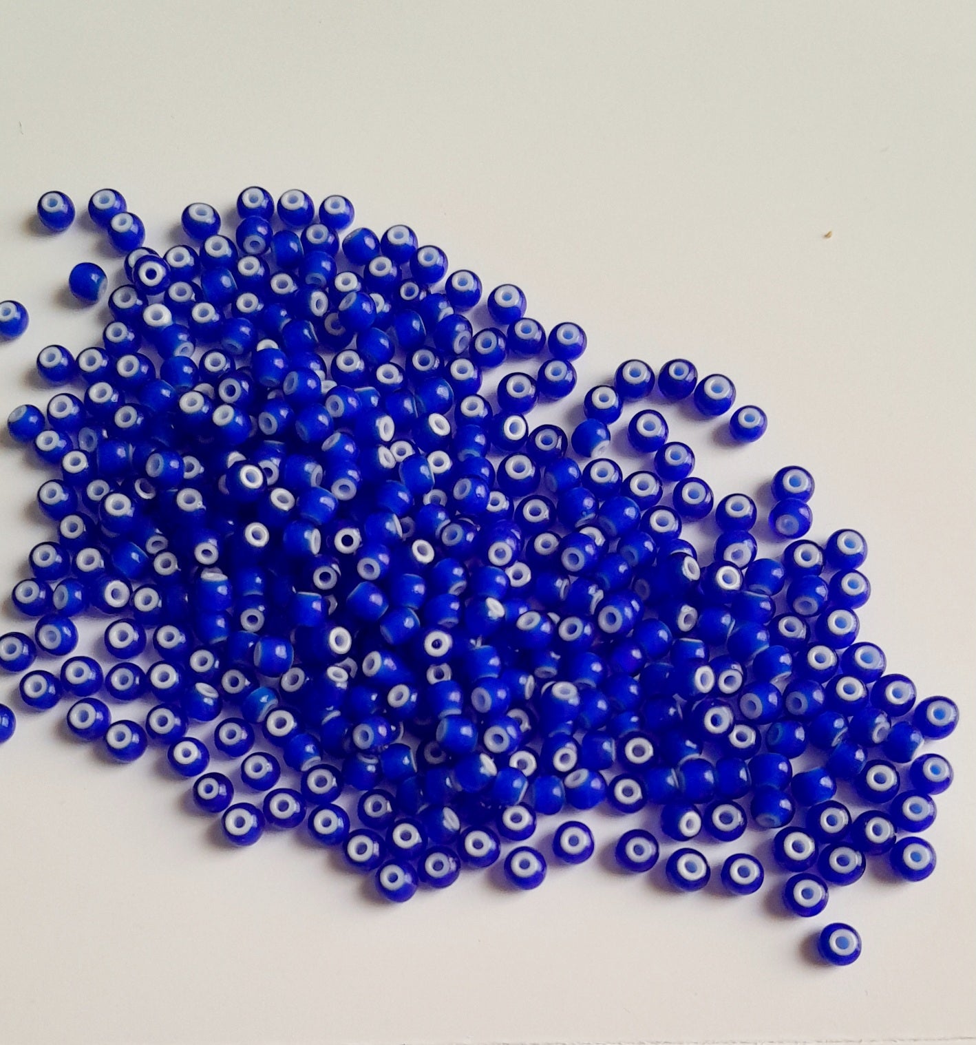 Czech Seed Beads White Heart Blue 7/0 3.5mm