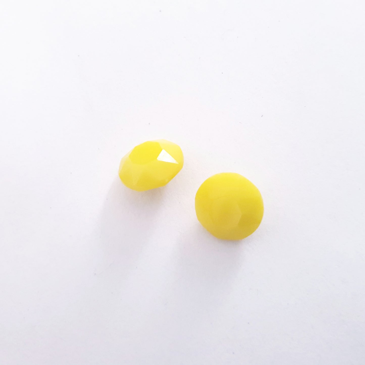 Pointed Back Glass Chaton Round Yellow Unfoiled SS48 11.5mm