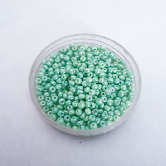 8 0 Czech Seed Bead Green Light Matt Pearl