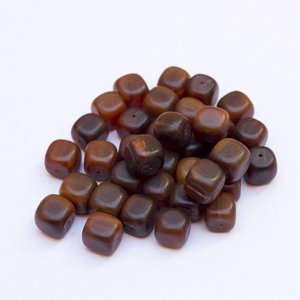 Horn 12mm Cube Brown