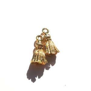 Tassel Charm Gold 16mm