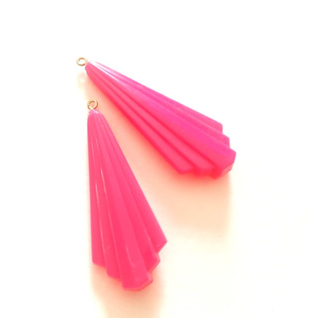 Lucite Deco Drop Hot Pink Neon 50mm