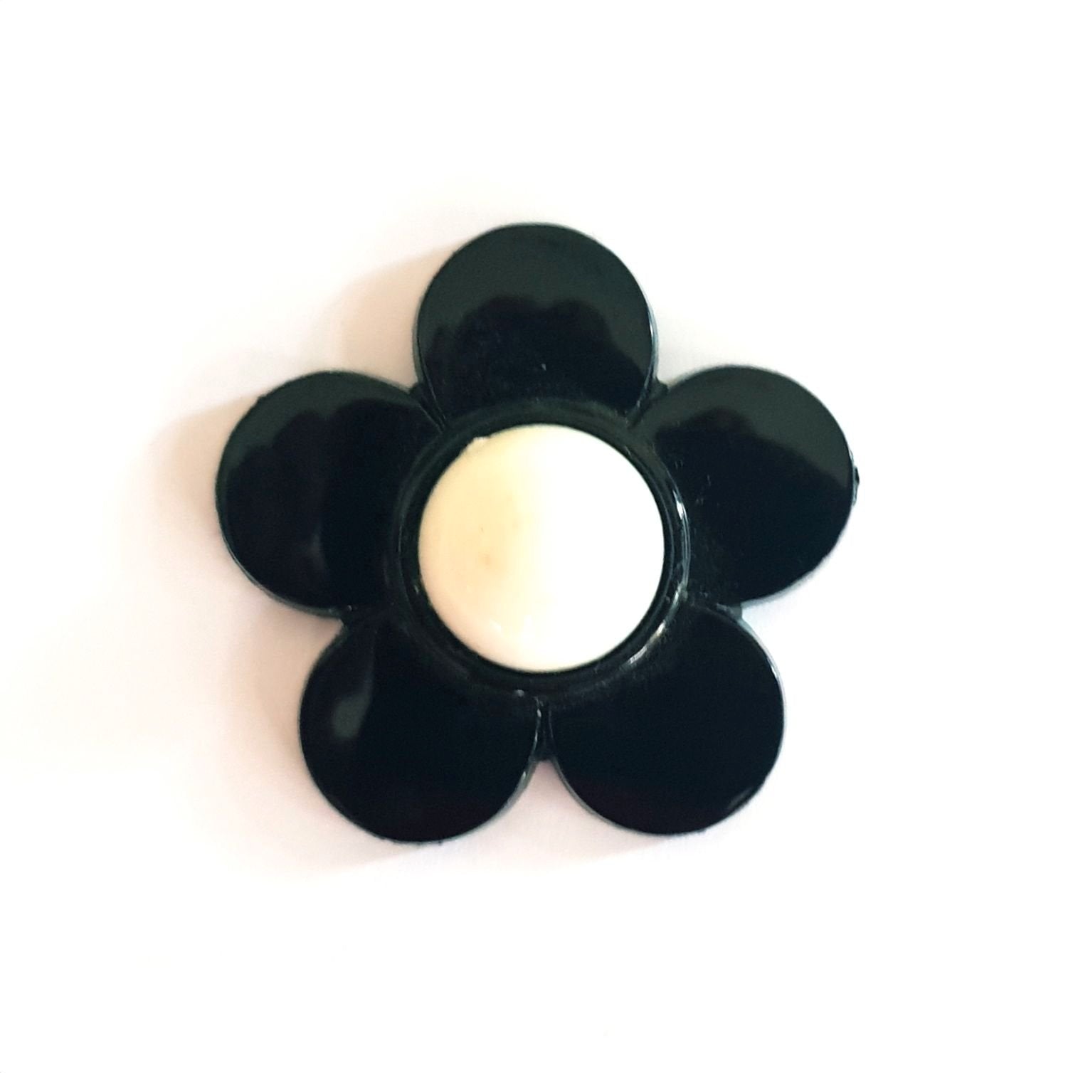 Flatback Daisy Lucite Black and White 40mm – Bead Vault